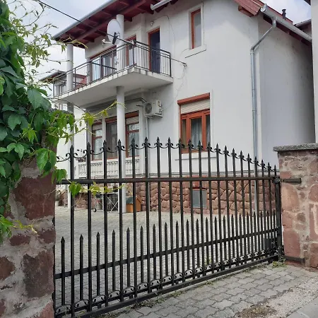 Csopi Apartman * Balatonalmádi